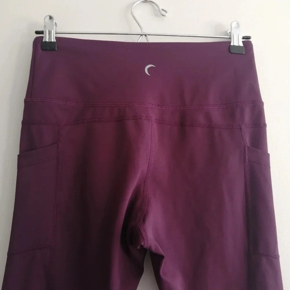 Zyia Pocket Light 'n Tight Crop Leggings in Plum Purple Size 6-8 - Picture 5 of 16